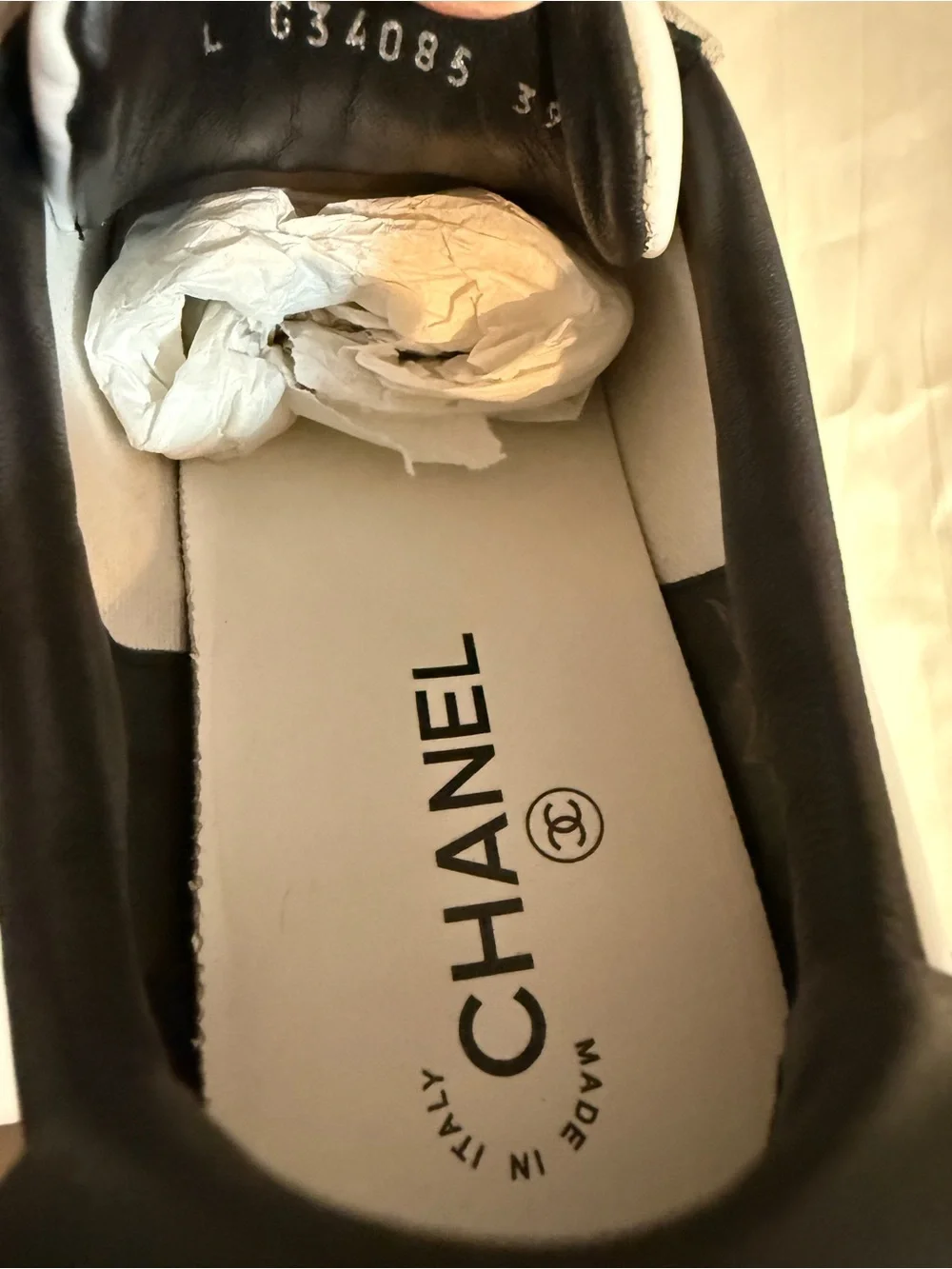 CHANEL White Leather Weekender Tennis Sneakers